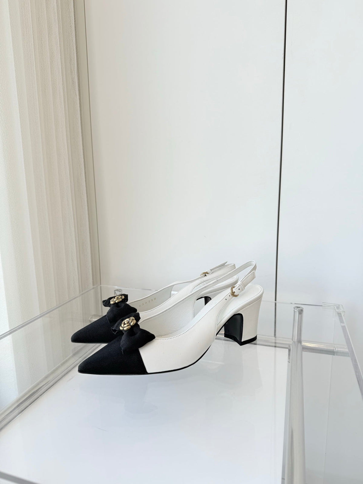 SLINGBACKS 65 MM IN WHITE CALFSKIN AND BLACK CANVAS