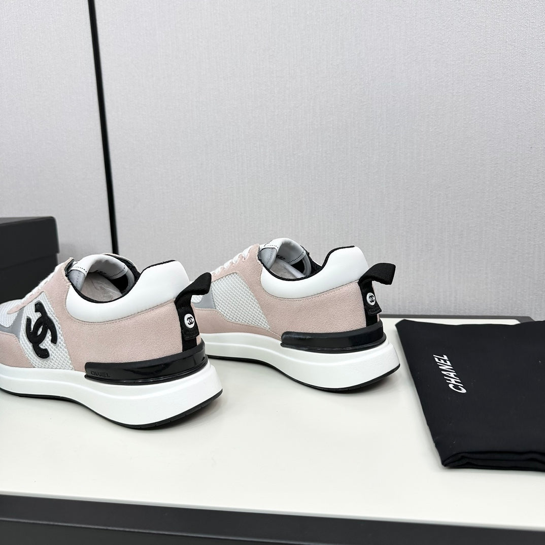 SNEAKER IN LIGHT PINK SUEDE AND WHITE BREATHABLE MESH
