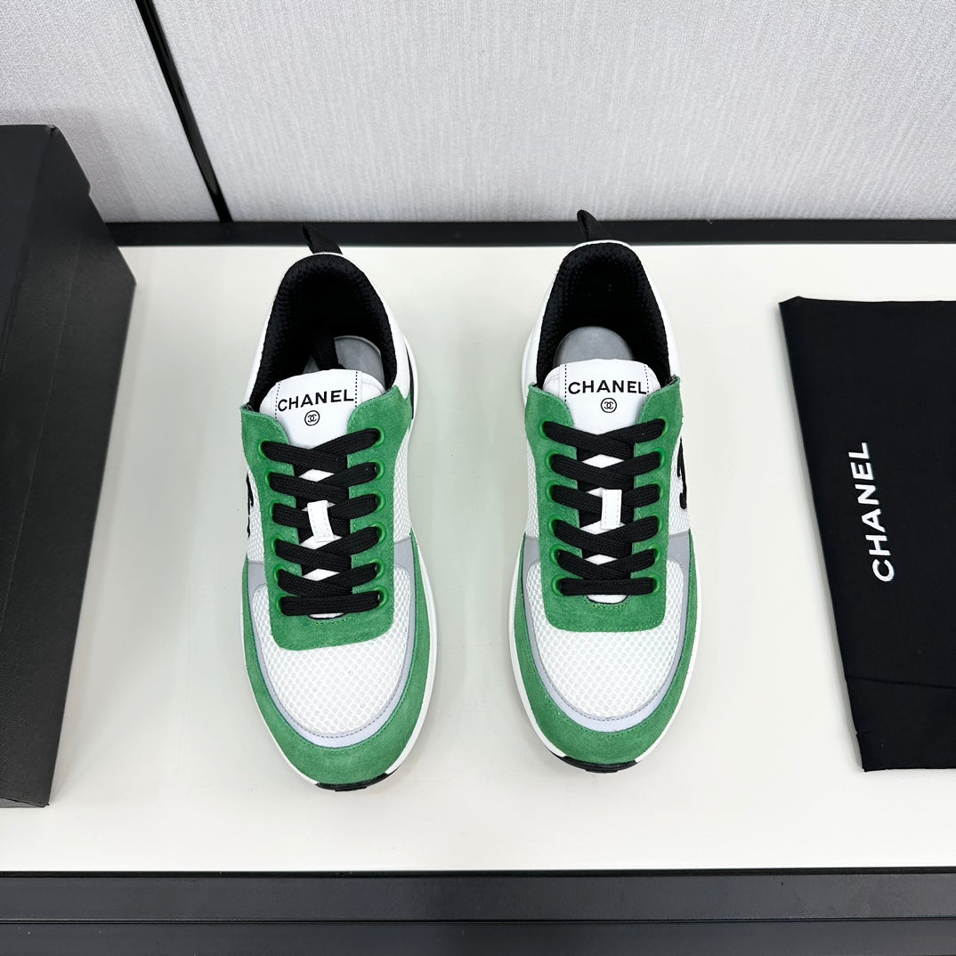 SNEAKER IN EMERALD GREEN SUEDE AND GREY BREATHABLE MESH