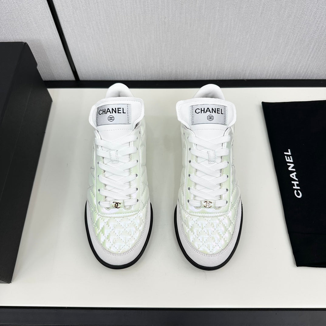 SPORTS SHOES IN GLOSSY WHITE CALFSKIN