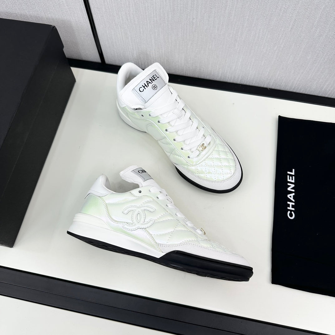SPORTS SHOES IN GLOSSY WHITE CALFSKIN