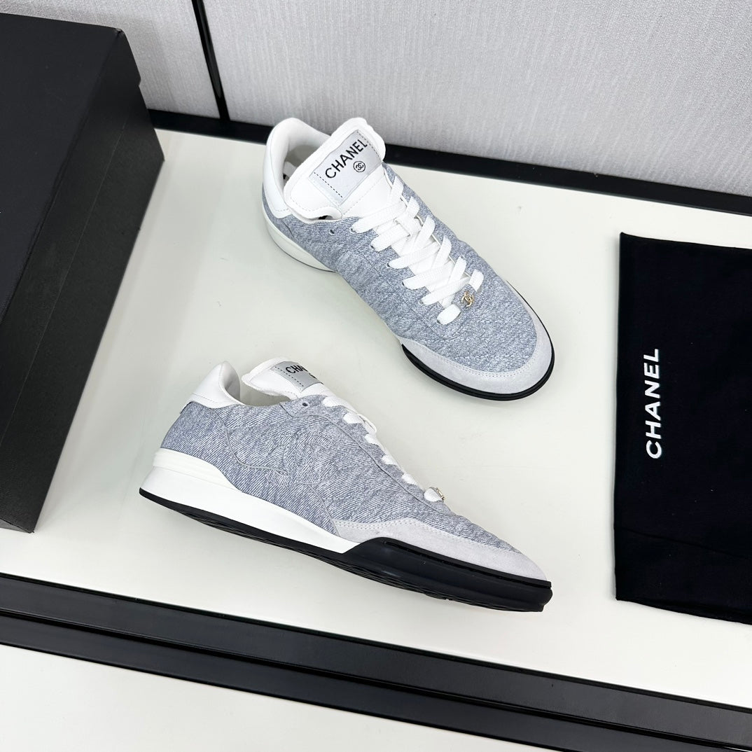 SPORTS SHOES IN GREY FABRIC