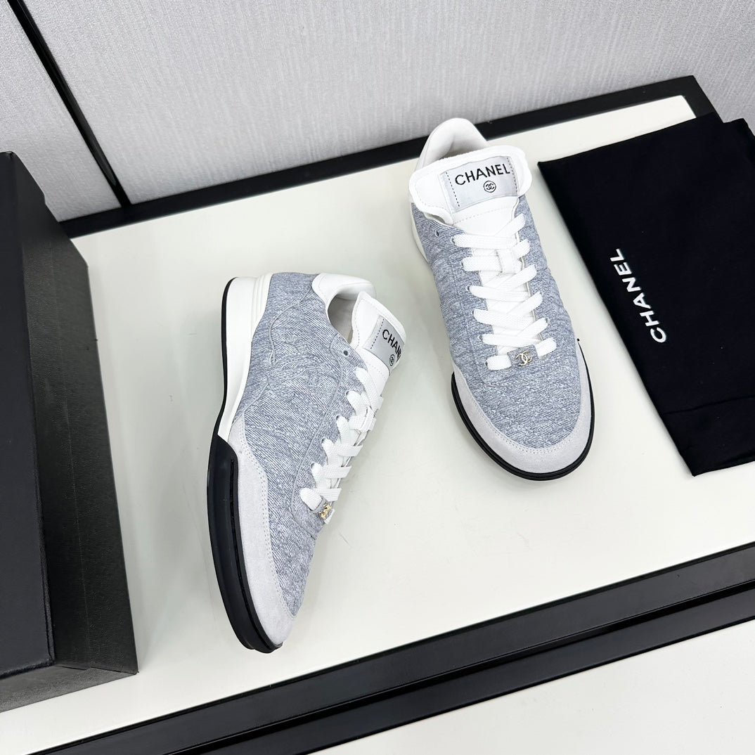 SPORTS SHOES IN GREY FABRIC