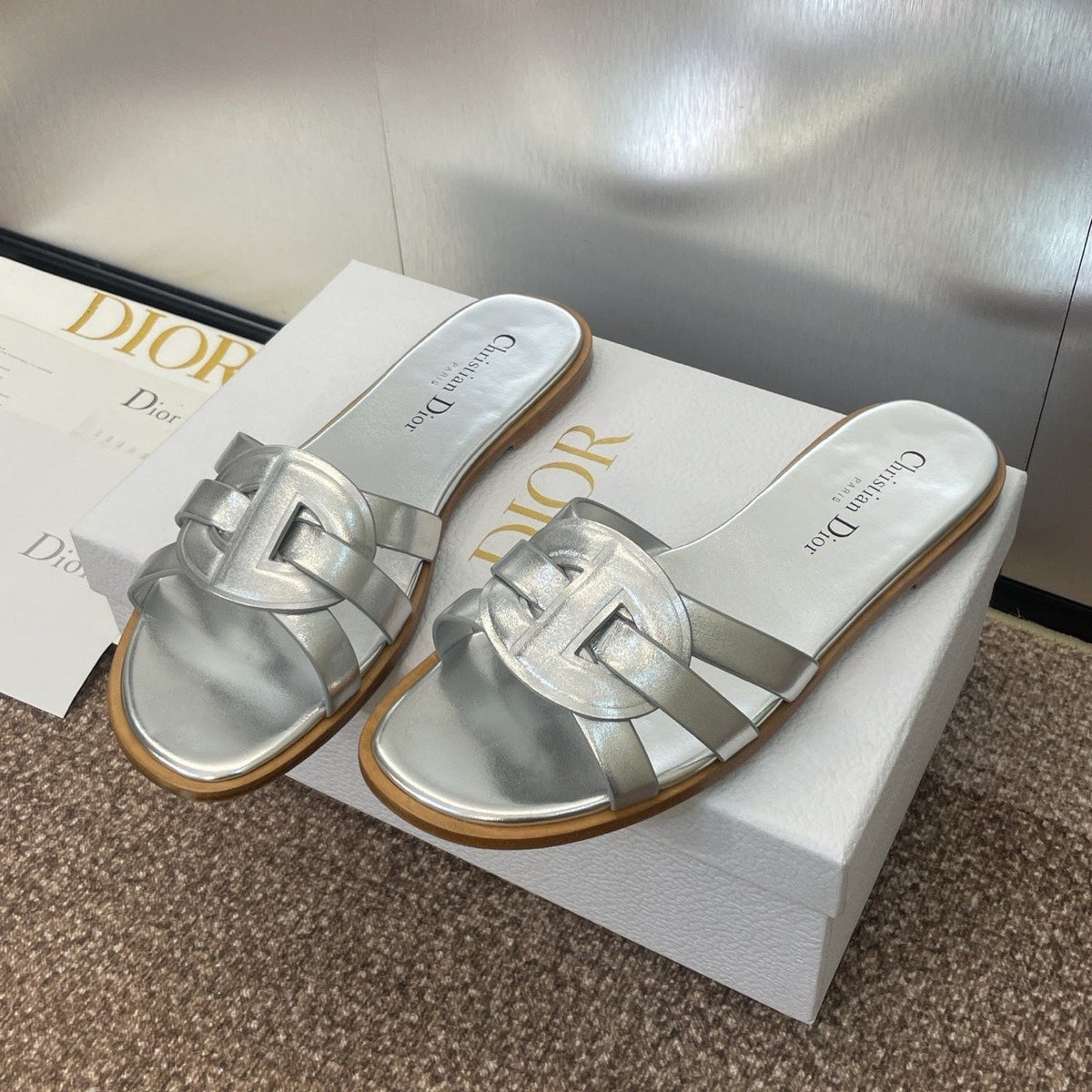 D-CLUB SLIDE SANDAL 25S IN SILVER GLOSSY CALFSKIN
