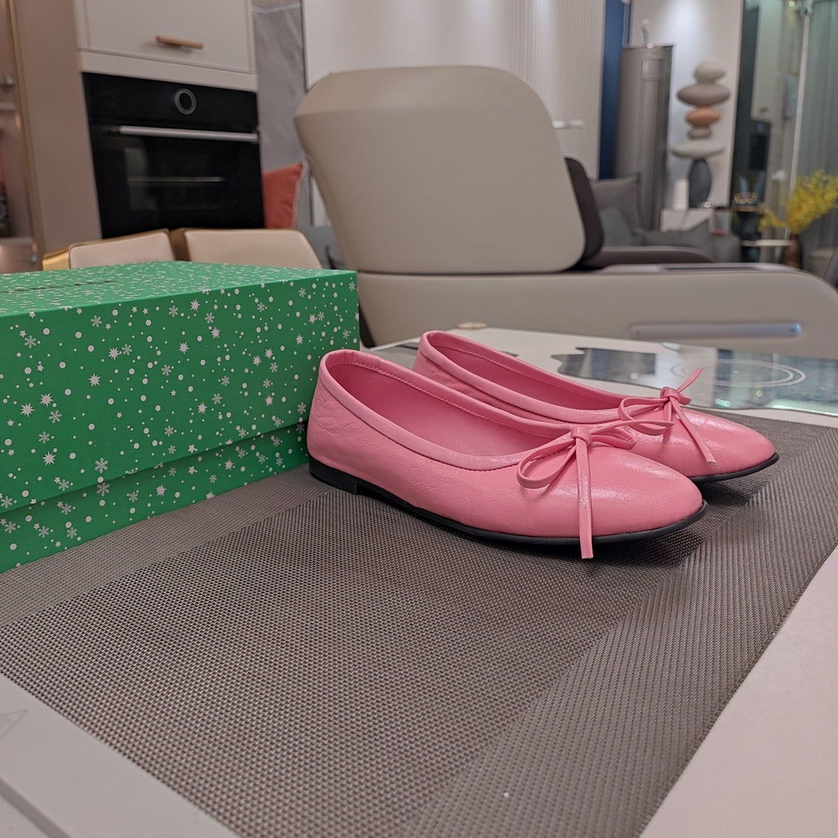 RHINESTONE BALLET FLATS WITH BOW IN SEA PINK WAX-OIL SHEEPSKIN