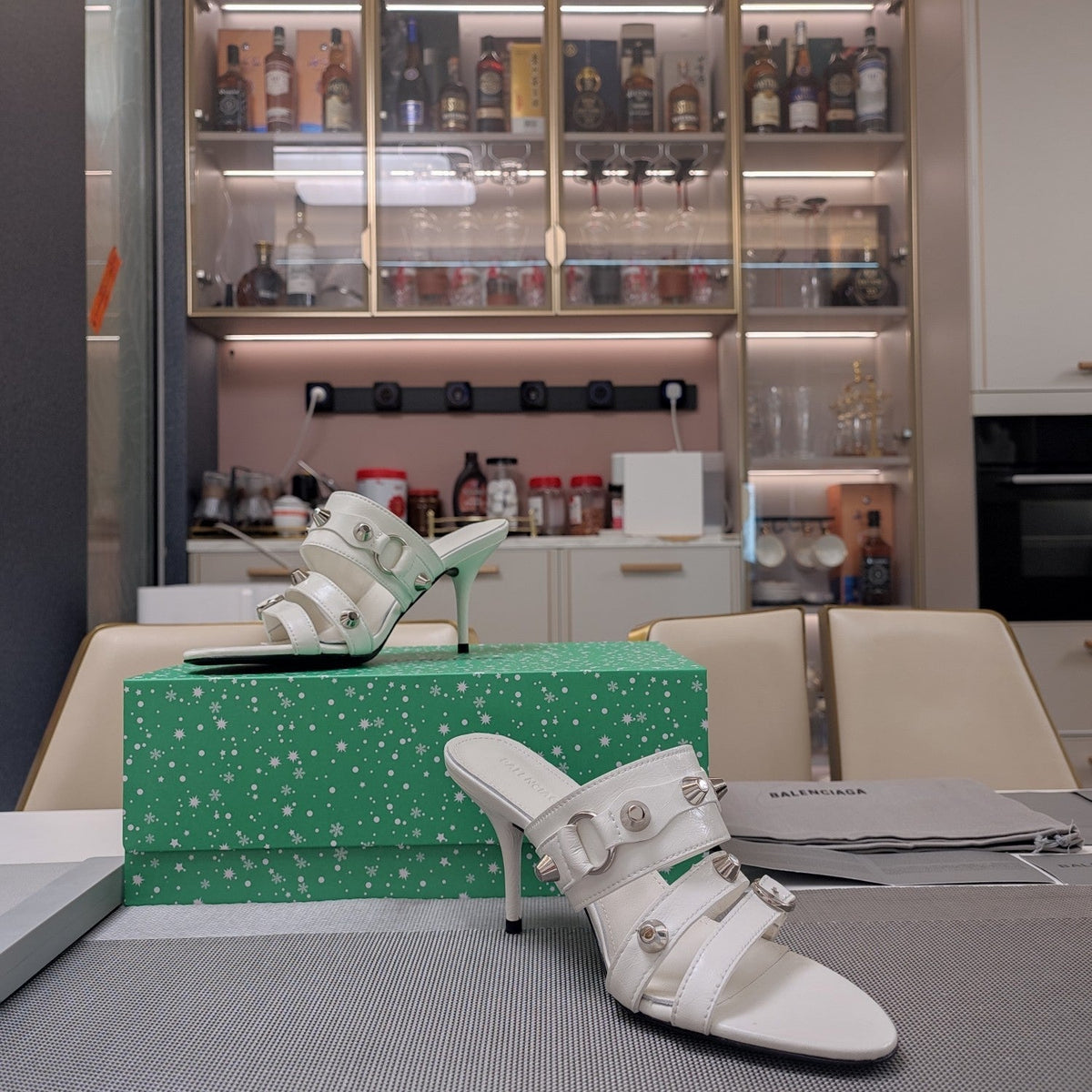STRAPPY HIGH-HEELED SANDALS IN WHITE STUDDED WAX-OIL SHEEPSKIN