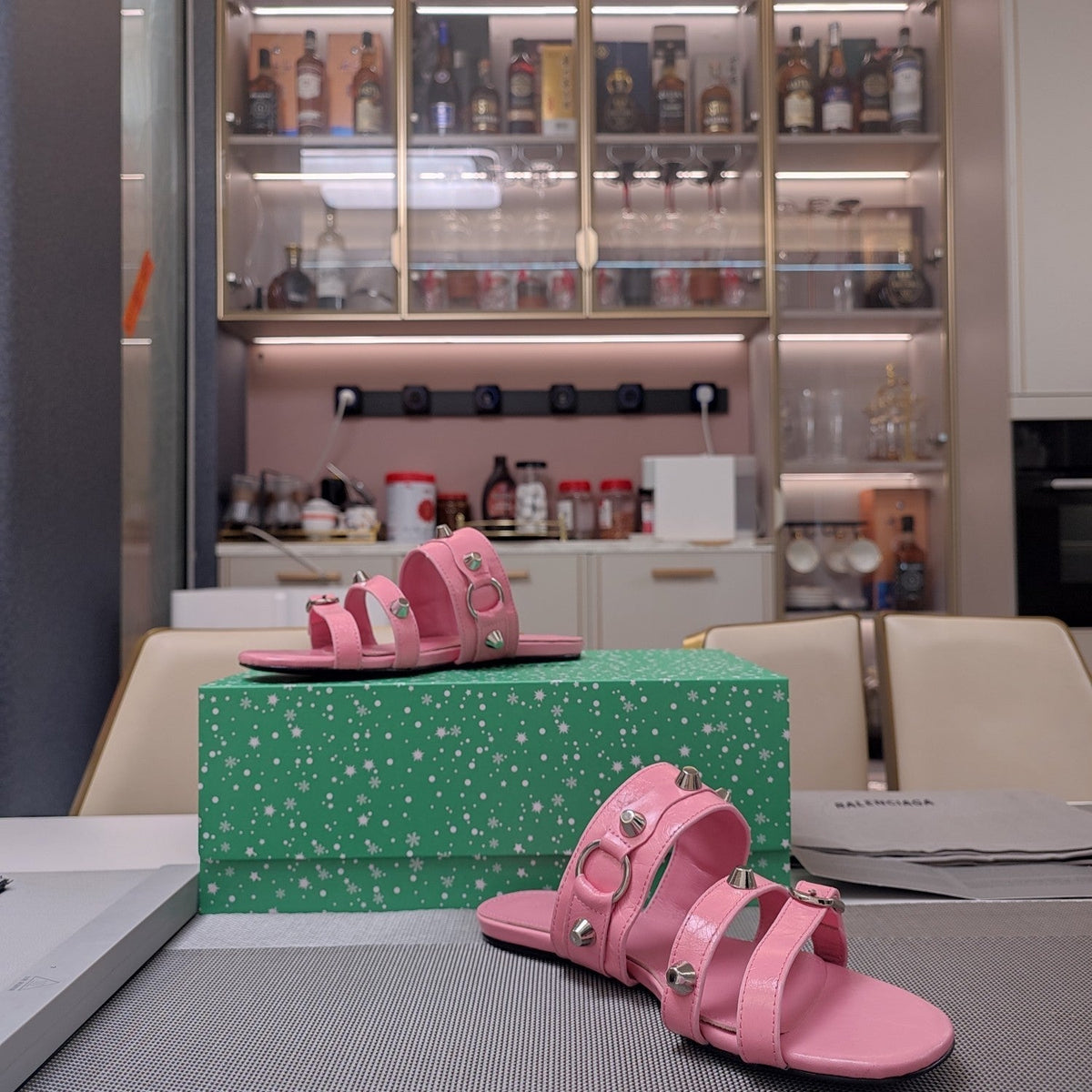 STRAPPY FLAT SANDALS IN WEWAK PINK STUDDED WAX-OIL SHEEPSKIN