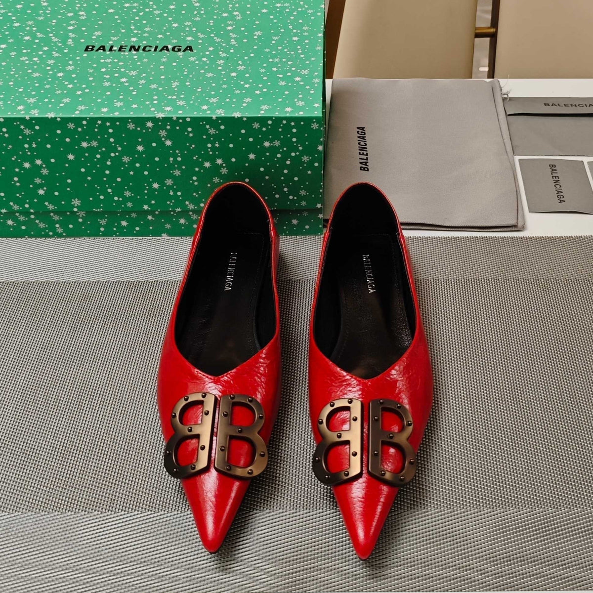 POINTED BALLET FLATS IN RED SHINY CRACKED SHEEPSKIN
