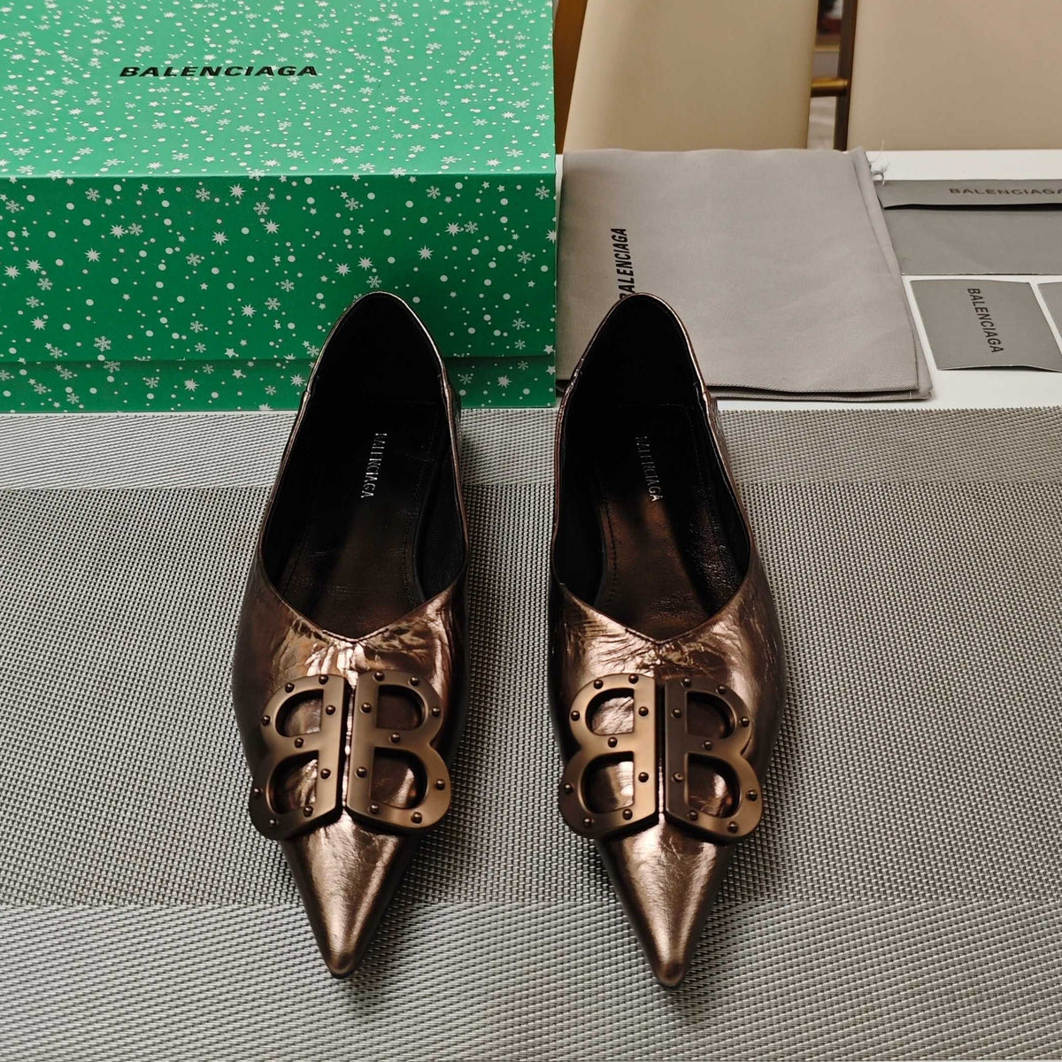POINTED BALLET FLATS IN CHOCOLATE SHINY CRACKED SHEEPSKIN