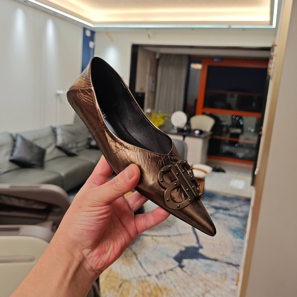 POINTED BALLET FLATS IN CHOCOLATE SHINY CRACKED SHEEPSKIN