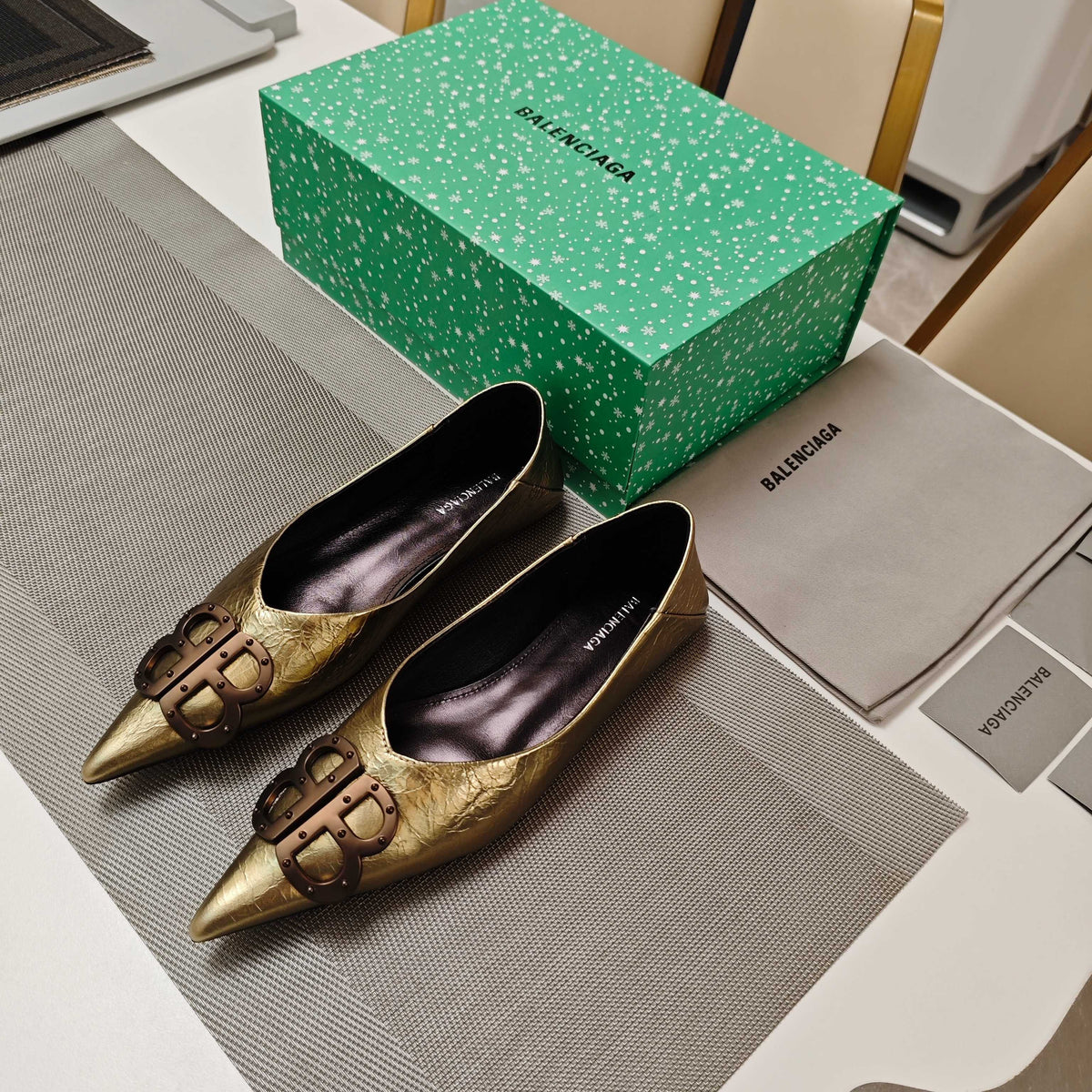POINTED BALLET FLATS IN GOLD METALLIC SHINY CRACKED SHEEPSKIN