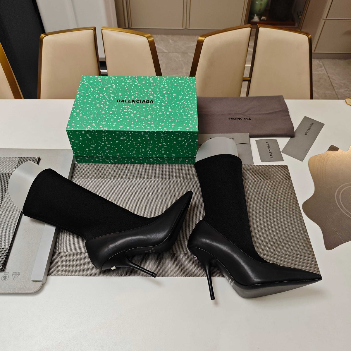 BALENCIAGA 25S POINTED-TOE HIGH HEELS 90 MM IN BLACK FABRIC AND CALFSKIN STYLE 4