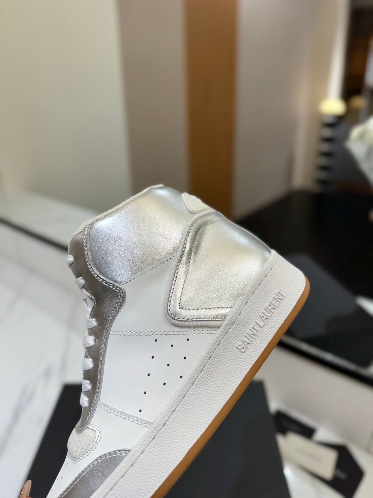 MID-TOP SNEAKERS IN SILVER MIX WHITE LAMBSKIN