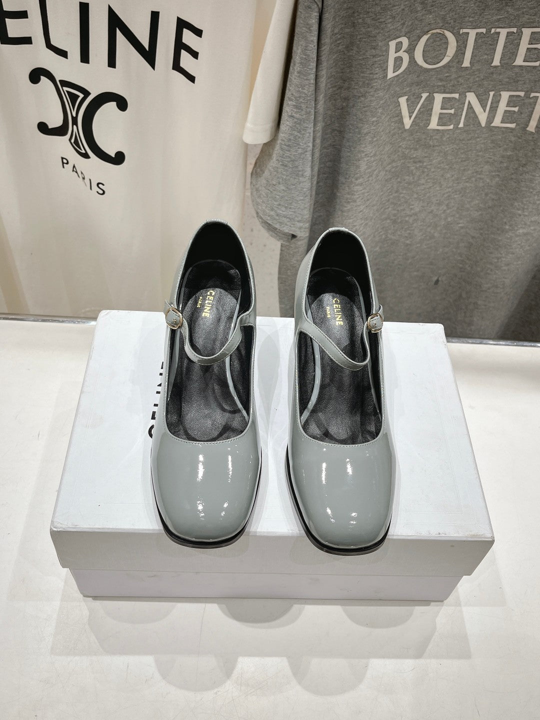 MEDIUM - HEEL MARY JANE SHOES IN SMOKE GREY GLOSSY CALFSKIN