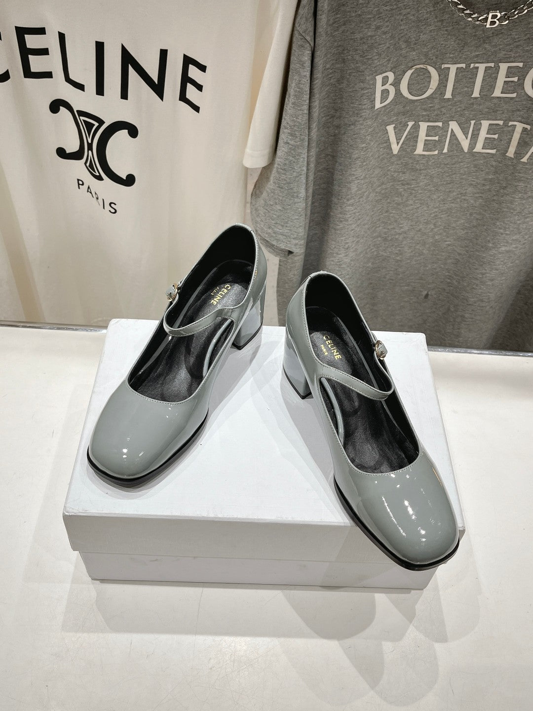 MEDIUM - HEEL MARY JANE SHOES IN SMOKE GREY GLOSSY CALFSKIN