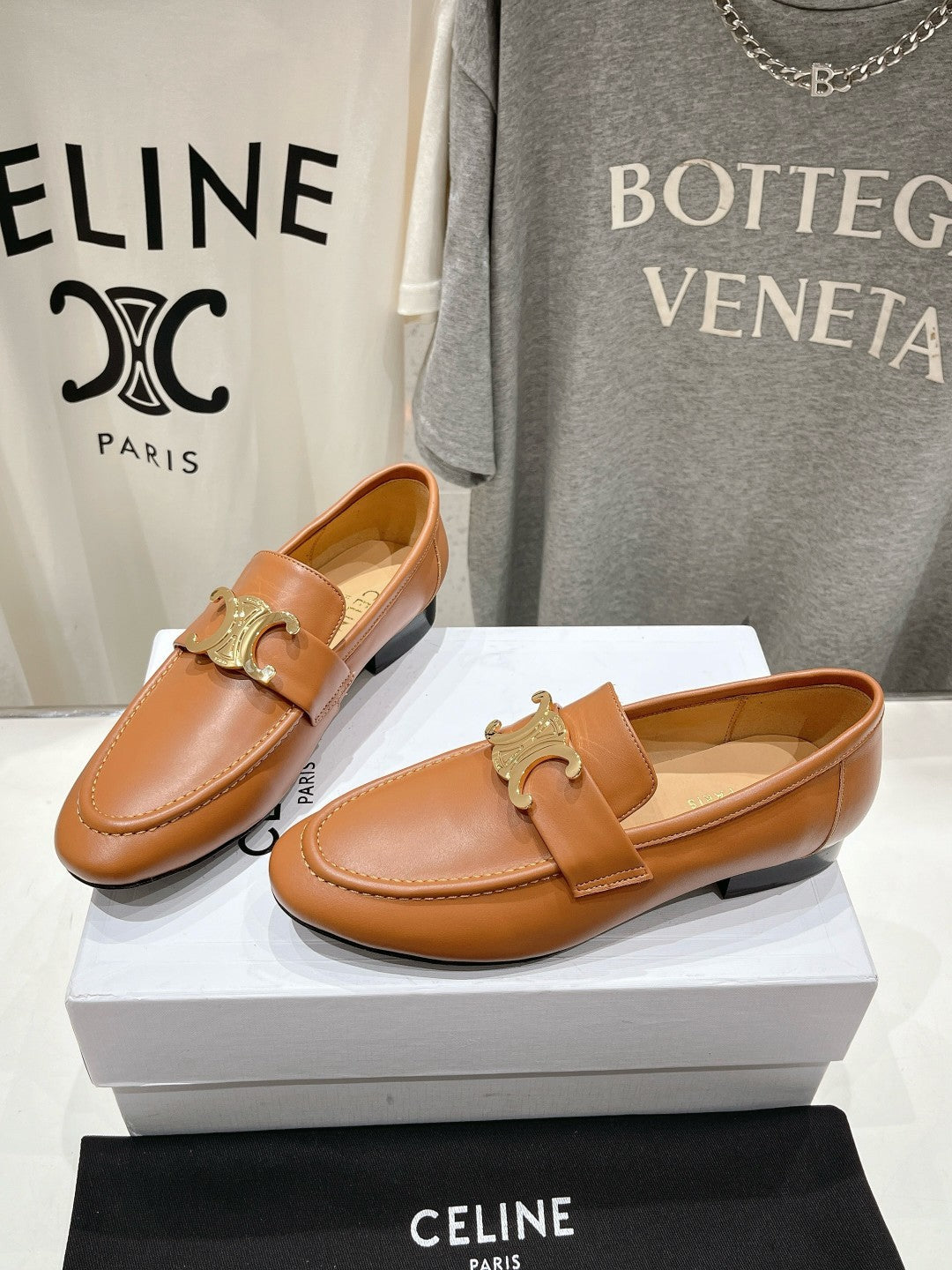TRIOMPHE LOAFER IN BRONZE BROWN SMOOTH CALFSKIN GOLD HARDWARE