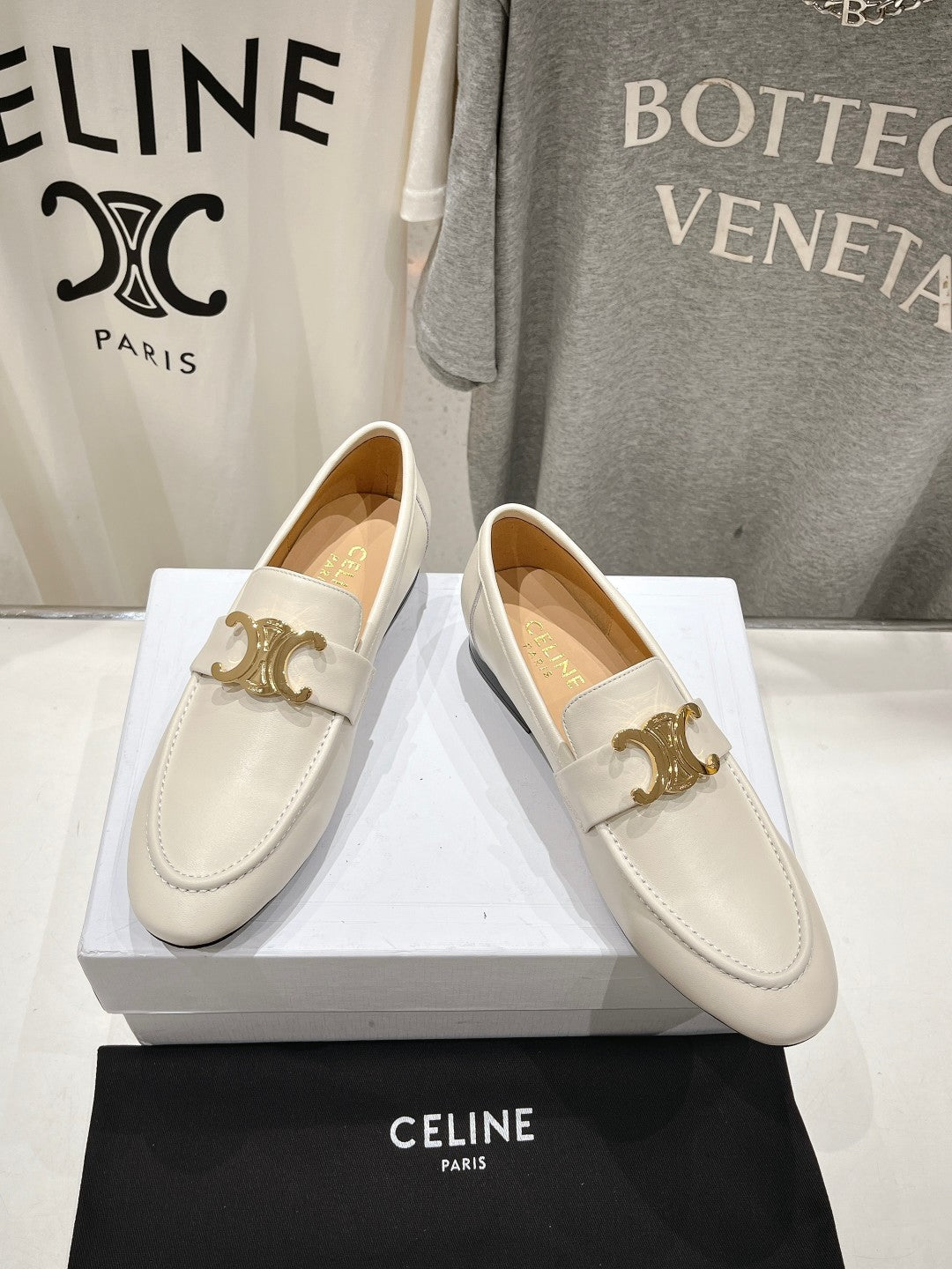TRIOMPHE LOAFER IN WHITE SMOOTH CALFSKIN GOLD HARDWARE