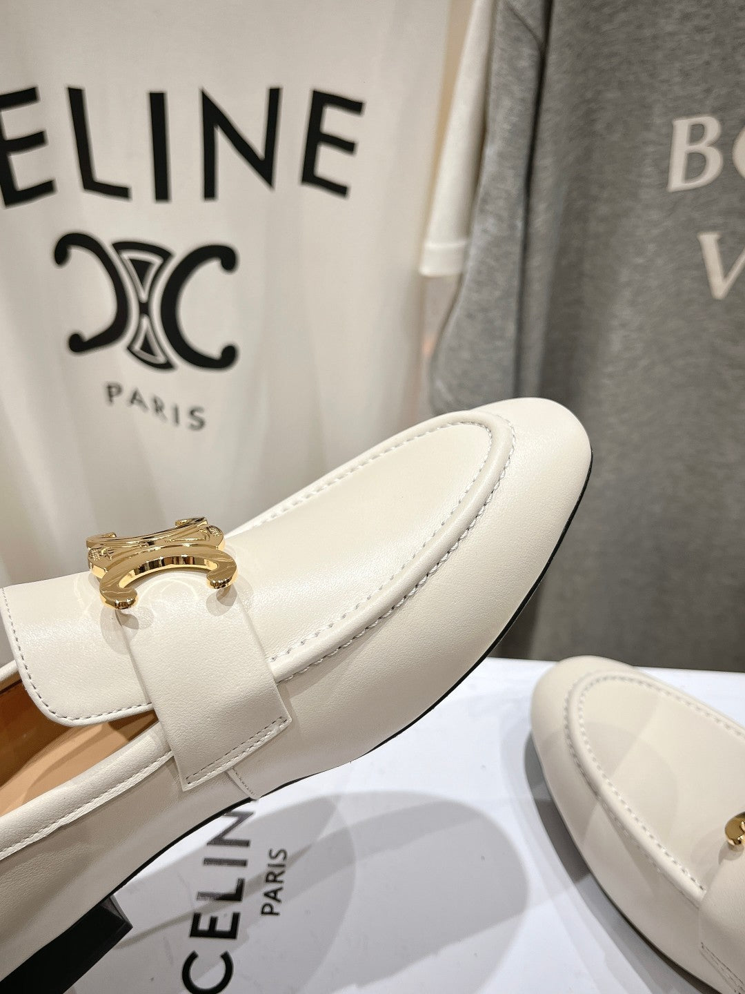 TRIOMPHE LOAFER IN WHITE SMOOTH CALFSKIN GOLD HARDWARE