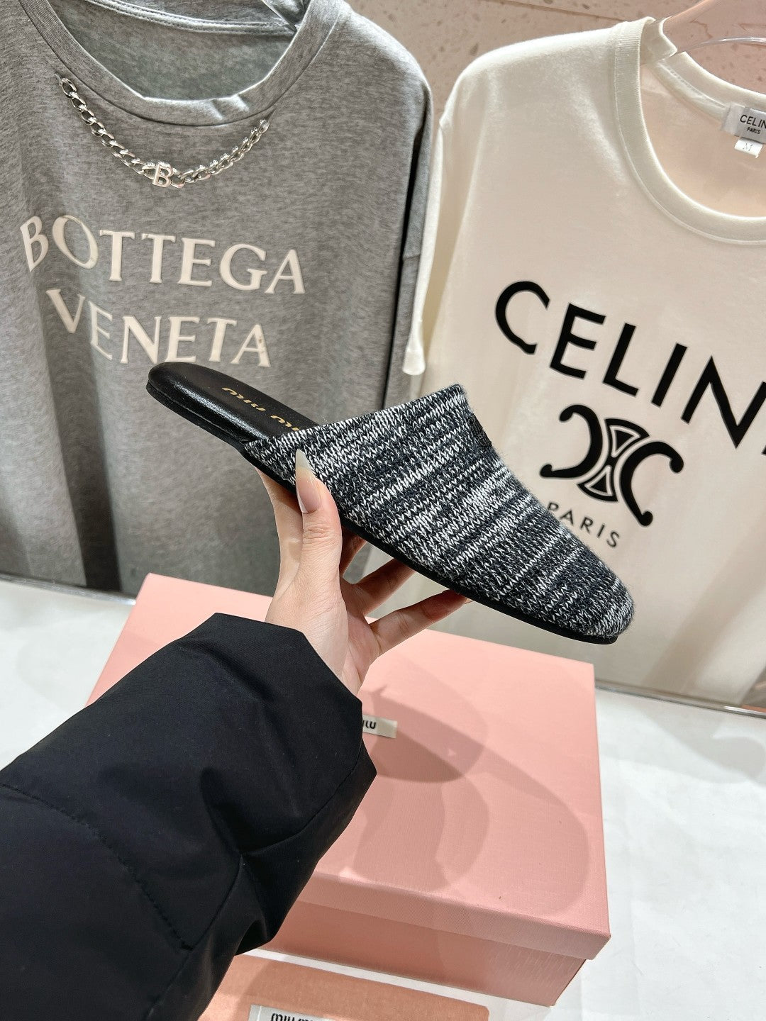 KNITTED MULES IN BLACK MIX WHITE WOOL