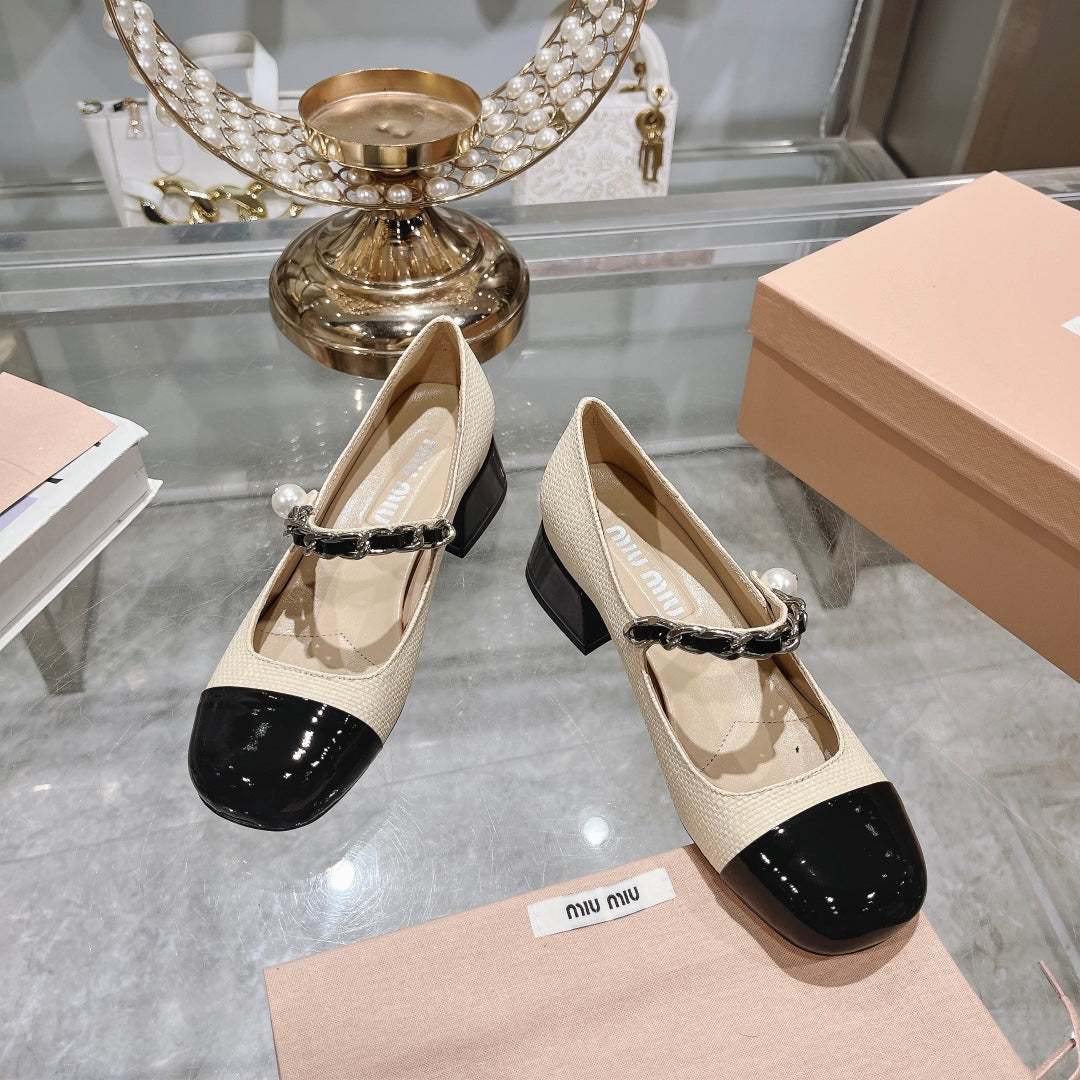 MARY JANE SANDAL CAP TOE BRIGHT CREAM SHEEPSKIN - MID HEEL