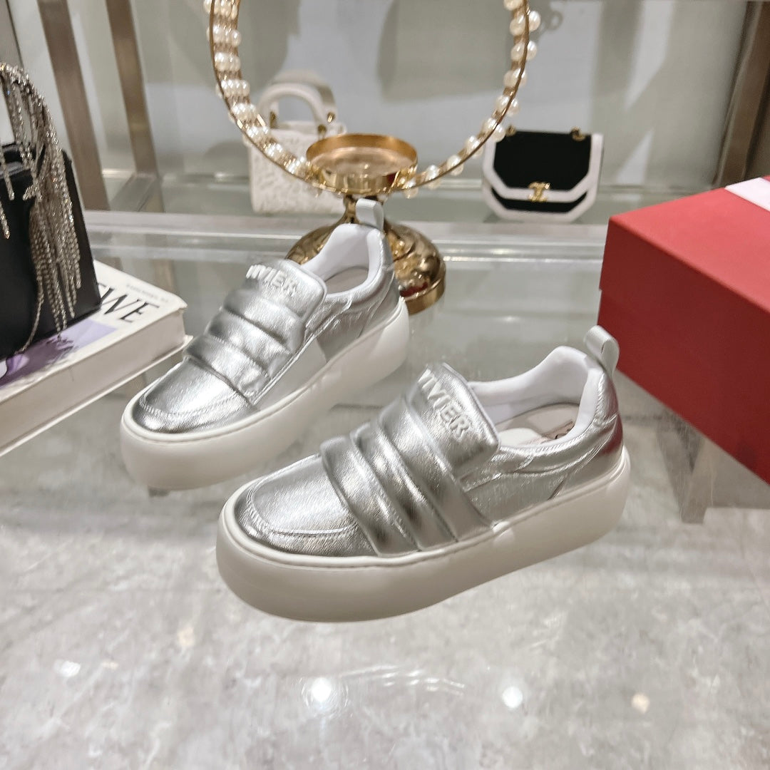 PUFFY LEATHER LOW TOP SNEAKERS IN SILVER PATENT LAMBSKIN