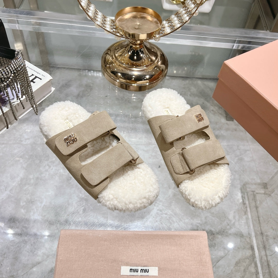 SANDAL SLIDES IN BEIGE SUEDE AND SHEARLING LINING