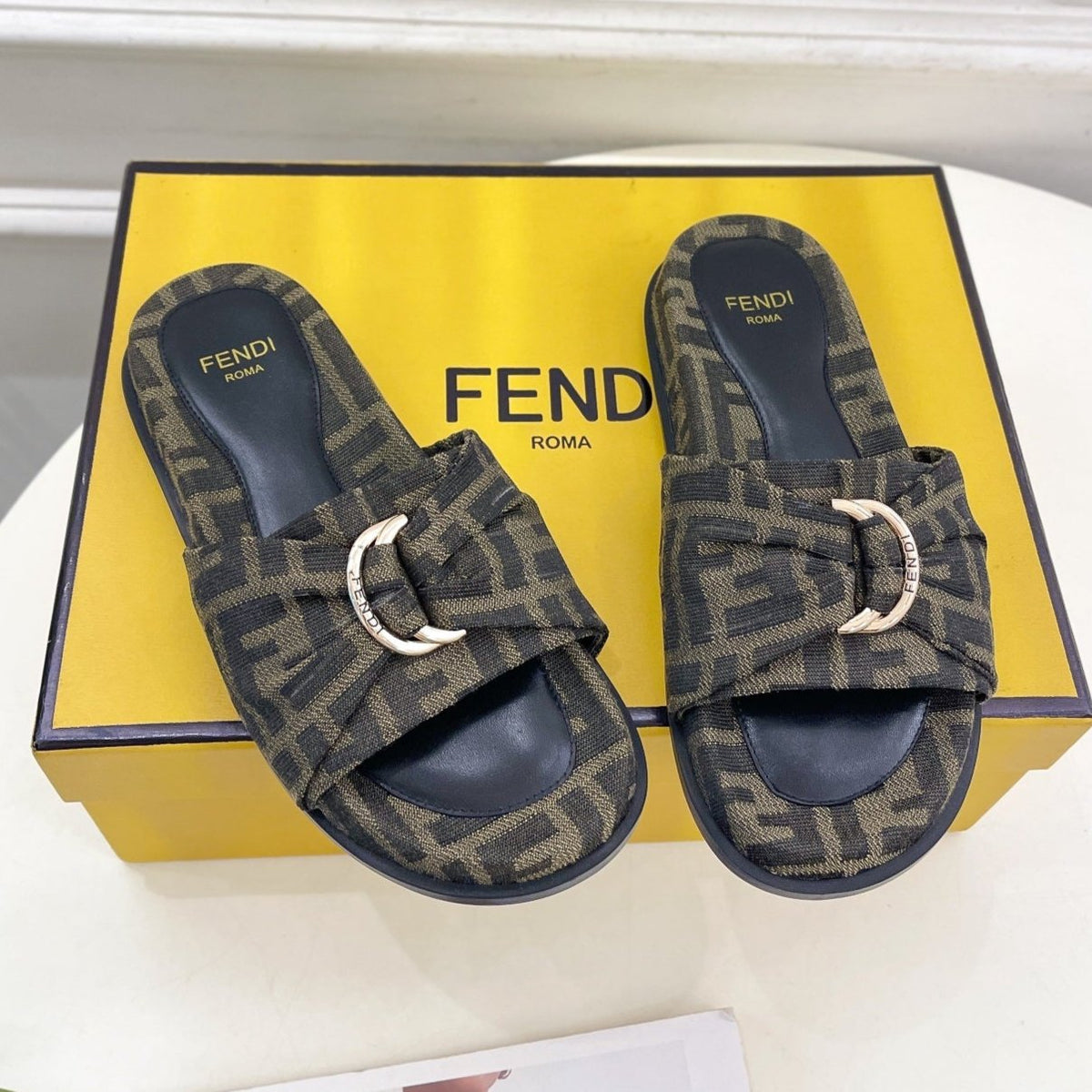 FENDI FLAT SLIPPER IN CEDAR BROWN MIX BLACK MONOGRAM JACQUARD FABRIC WITH GOLD HARDWARE