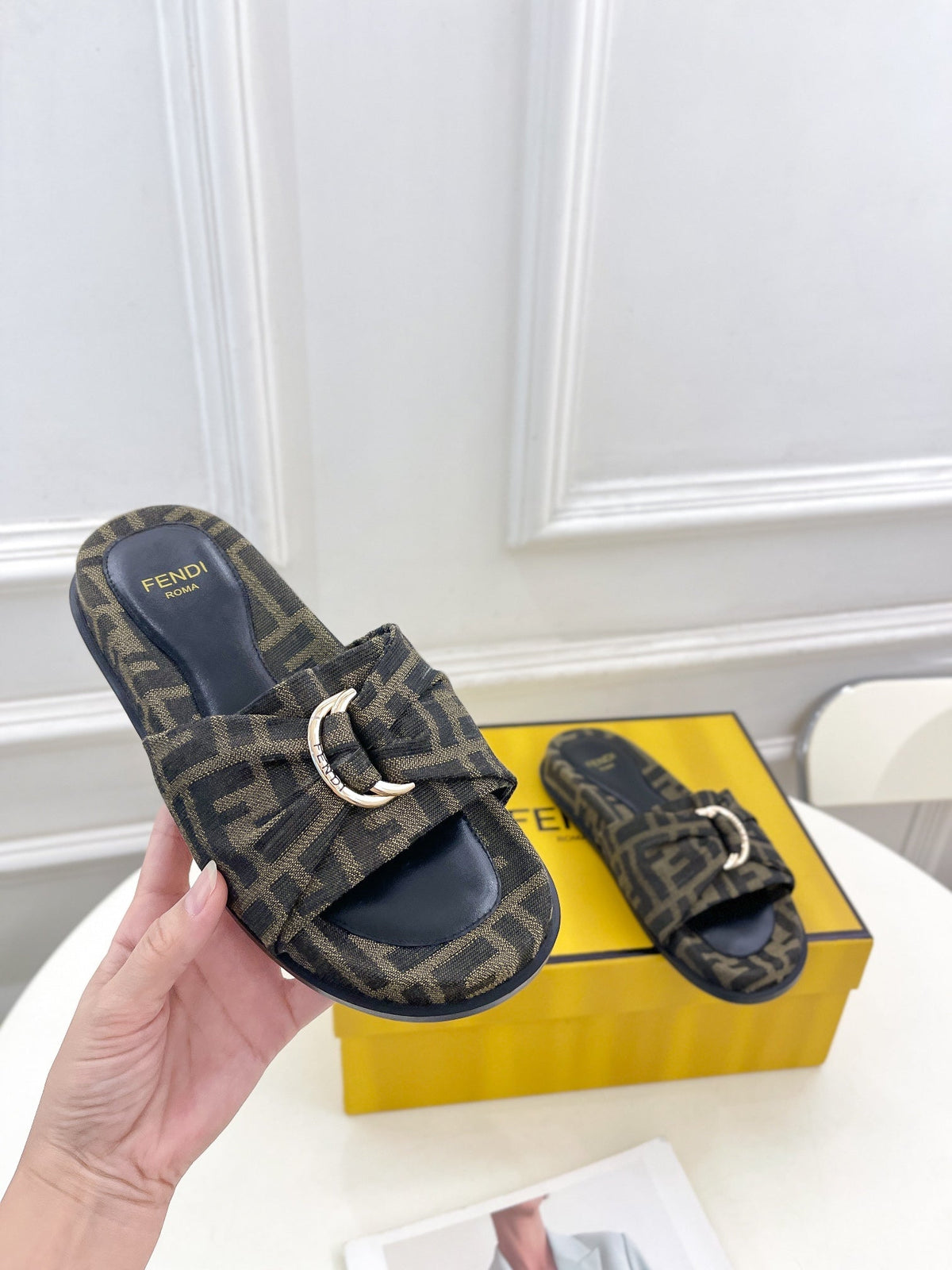 FENDI FLAT SLIPPER IN CEDAR BROWN MIX BLACK MONOGRAM JACQUARD FABRIC WITH GOLD HARDWARE