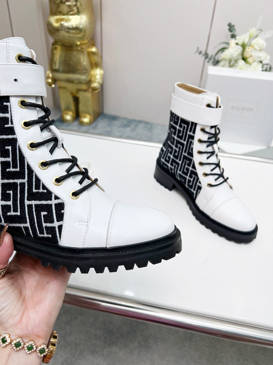 BALMAIN 26S BOOTS IN WHITE CALFSKIN AND BLACK WOOL