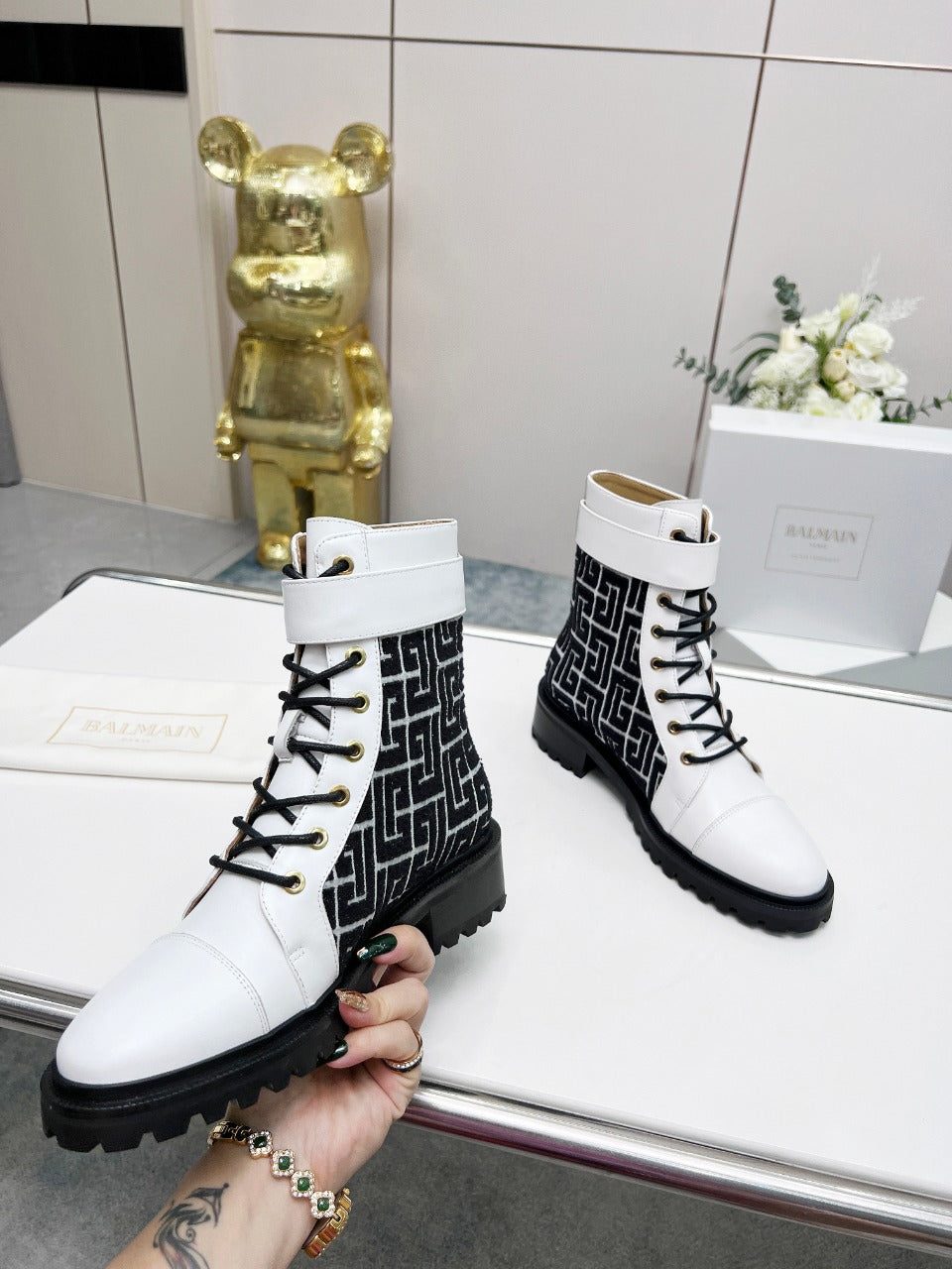 BALMAIN 26S BOOTS IN WHITE CALFSKIN AND BLACK WOOL