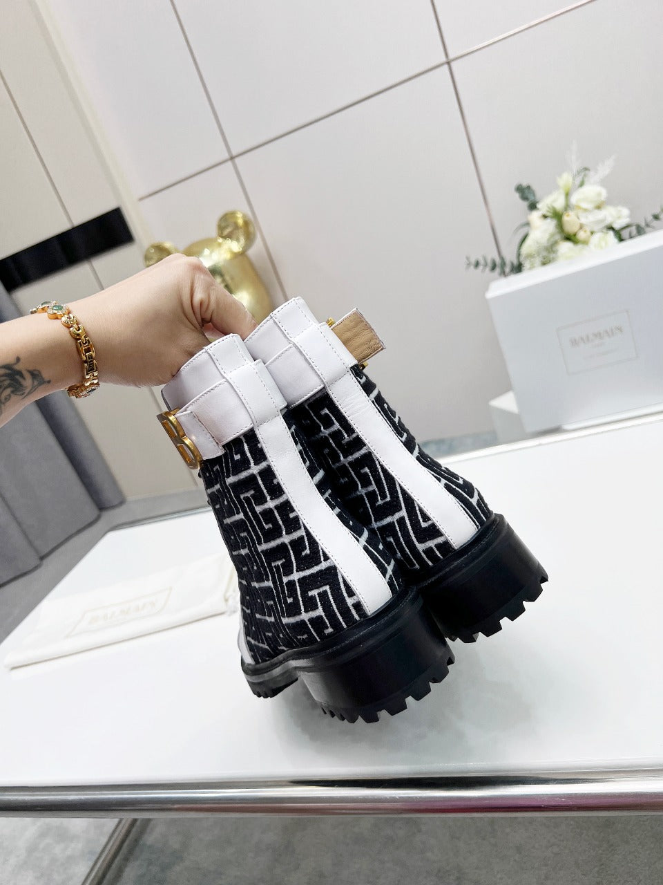BALMAIN 26S BOOTS IN WHITE CALFSKIN AND BLACK WOOL