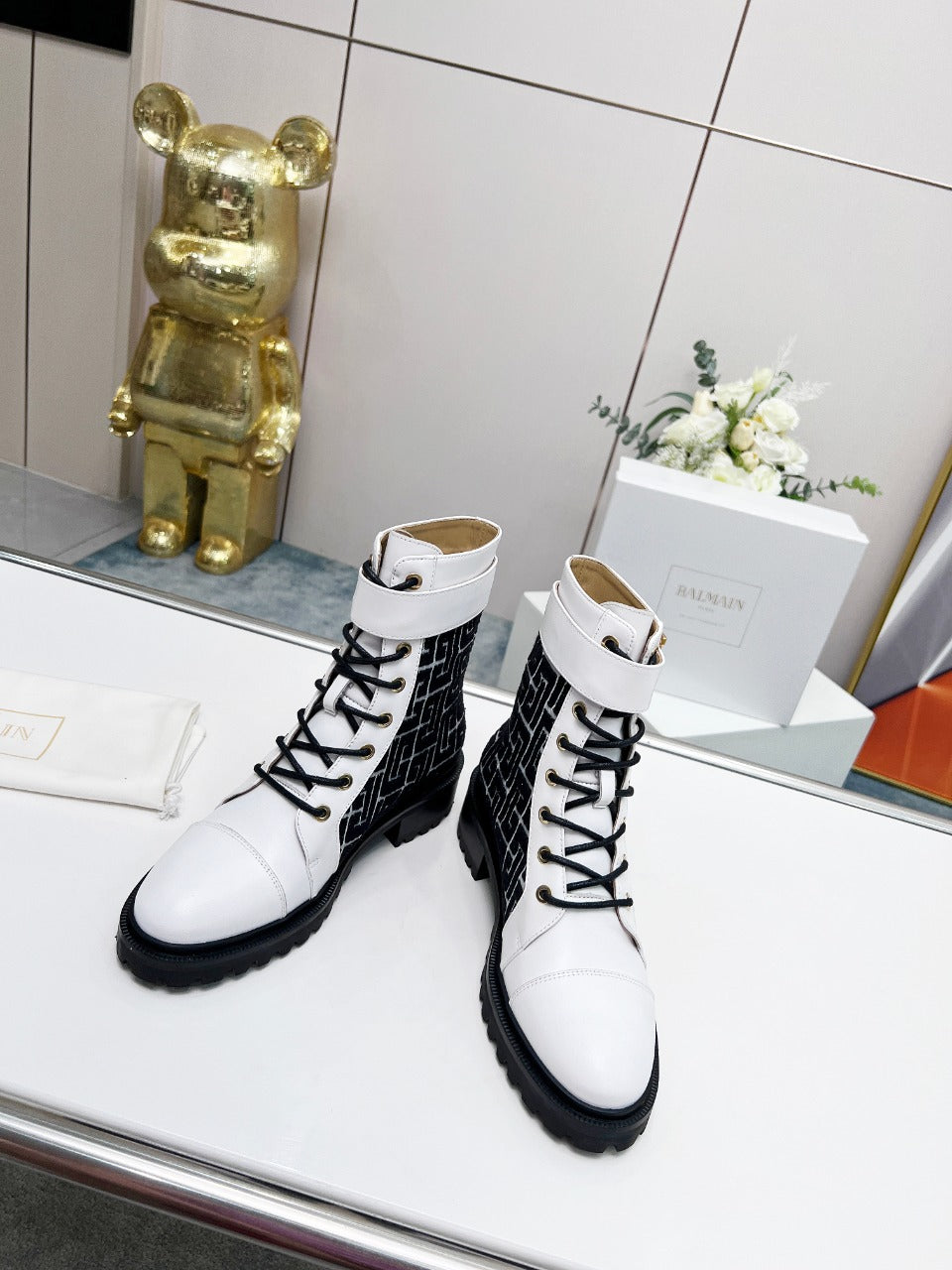 BALMAIN 26S BOOTS IN WHITE CALFSKIN AND BLACK WOOL